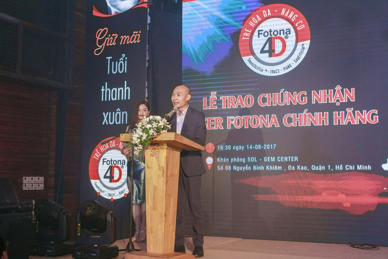 Fotona 4D, 2017 - Đại diện công ty Việt Can, đơn vị phân phối thiết bị Fotona tại Việt Nam phát biểu.