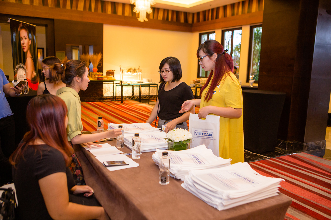 Fotona tại Hà Nội, 2017 - Tiếp đón phái đẹp đến tham dự sự kiện. 